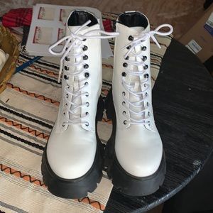 White Lug Sole Combat Boots EXCELLENT CONDITION